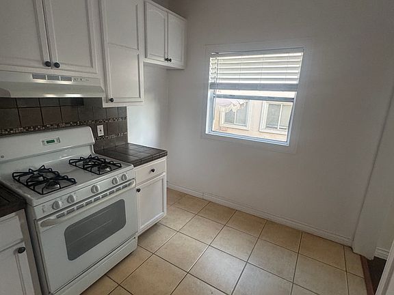 3rd image of 1414 N Hobart Blvd APT 2