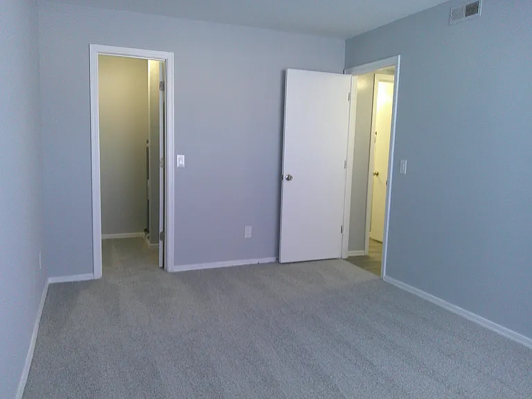 KINGSGATE VILLAGE APARTMENTS — Photo 21
