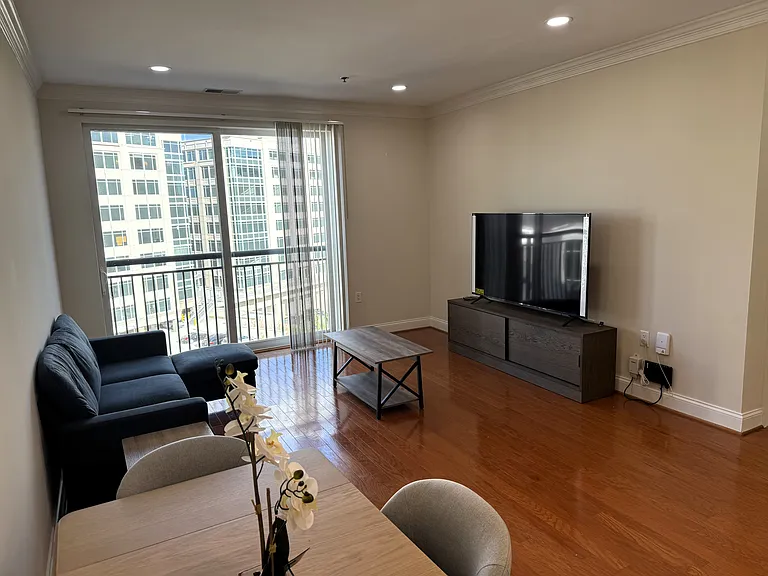 38 Maryland Ave #608 — Photo 4