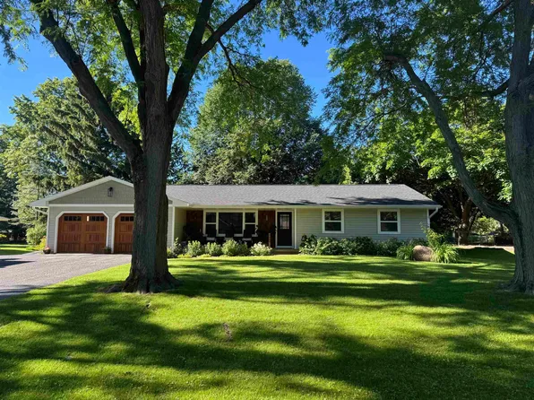 3489 Dell Dr, Madison, WI 53718
