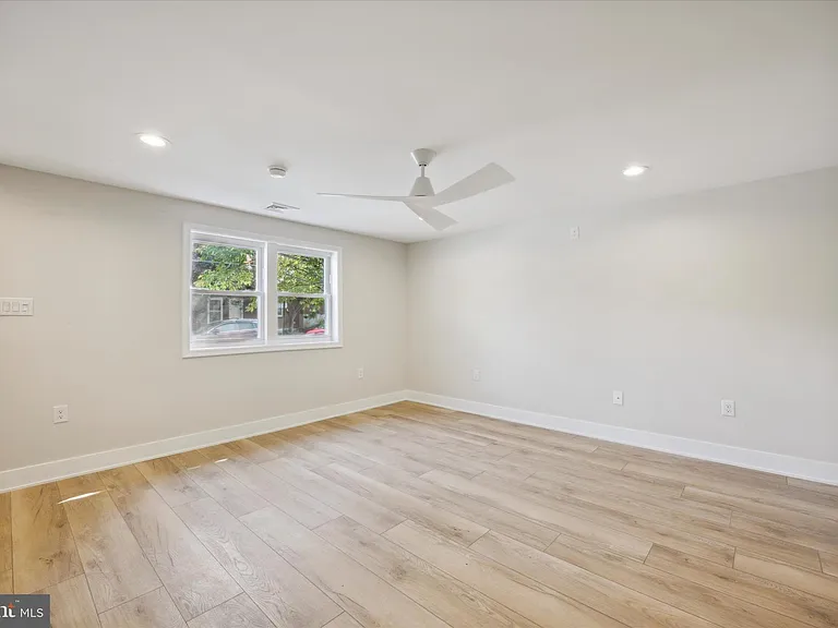 704 S Adams St — Photo 3
