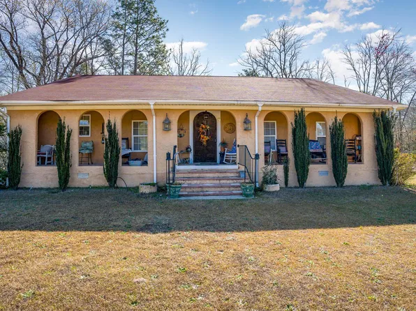 535 McLeod Rd, Raeford, NC 28376