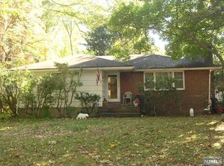 32 Reeds Ln, Woodcliff Lake, NJ 07677