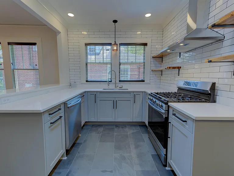 2405 Sumter St — Photo 14