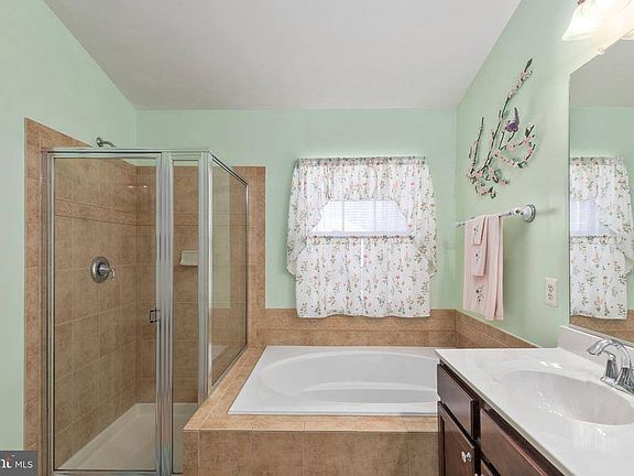 5th image of 4710 Wineleaf Ln