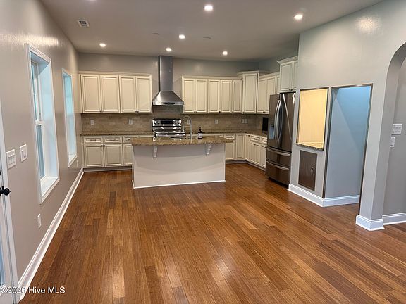 3rd image of 530 N Ridgecrest Street