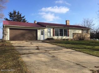 7902 S Murray Ln, Fremont, MI 49412