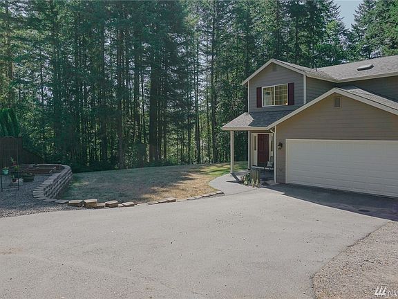 3rd image of 858 SE Wolf Ln