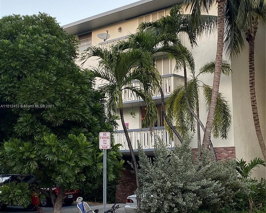1st image of 921 Jefferson Ave #2