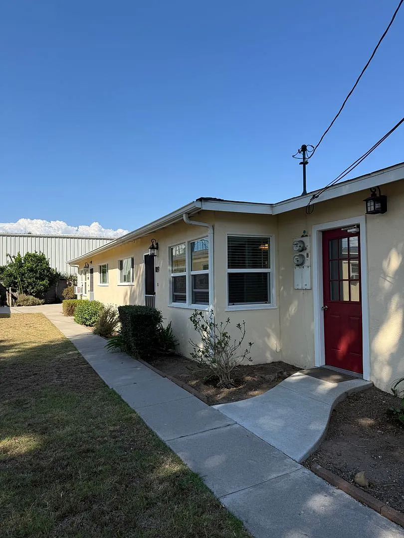 111-117 W McFarlane Drive — Photo 4
