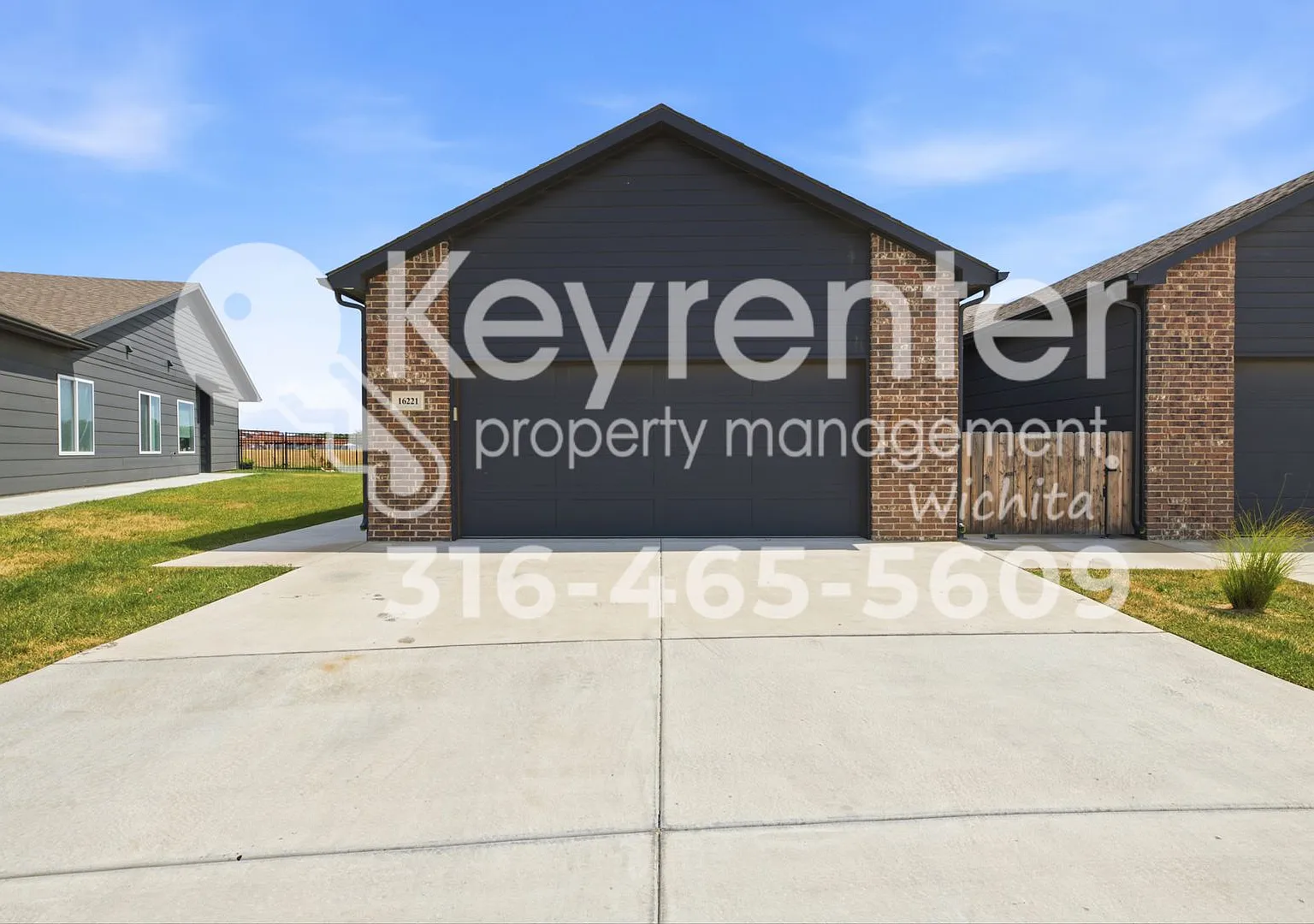 Newer 4-Bedroom Townhome with 2 Bathrooms, Modern Kitchen & Attached Garage — Photo 1
