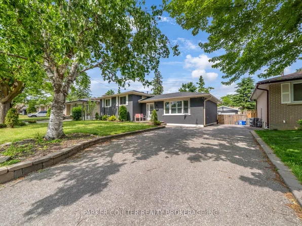 17 Harding Ave, Barrie, ON L4M 3K1