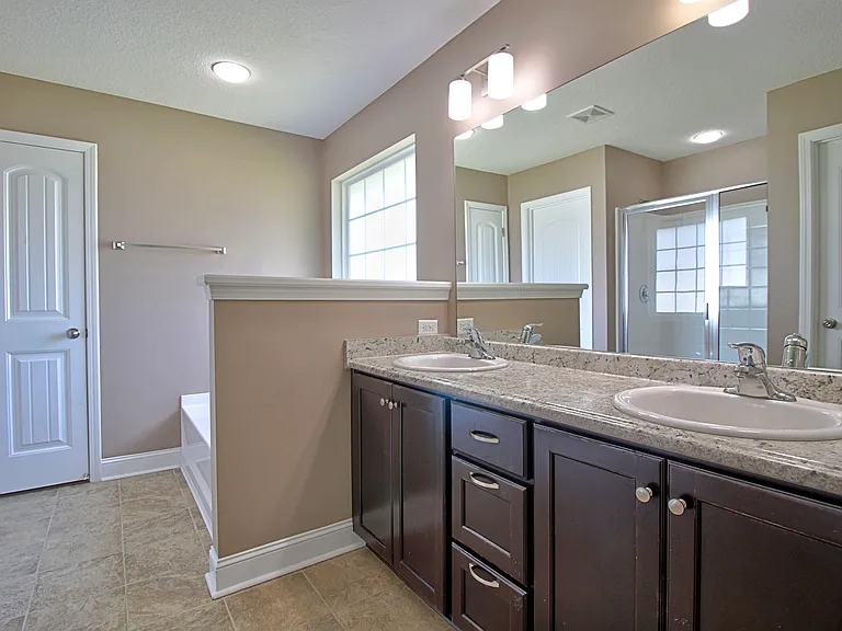 720 Highgrove Ct — Photo 17