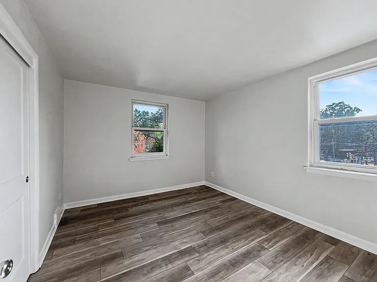 8 Midland Rd — Photo 9