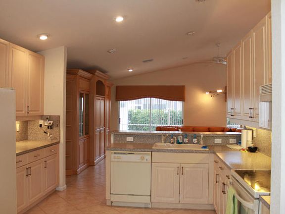 3rd image of 7242 Haviland Cir