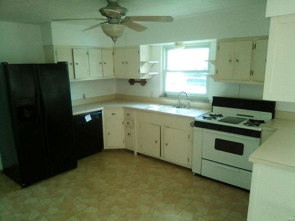 4th image of 8404 Hillview Dr