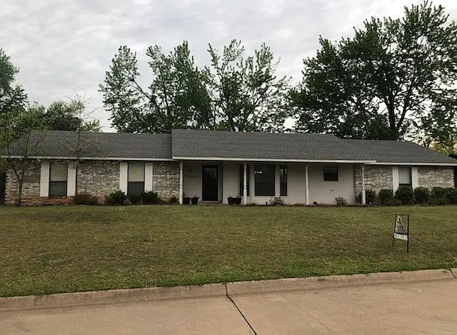 2118 N Crescent Dr