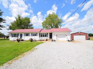 4560 E Davis Rd, Waltonville, IL 62894
