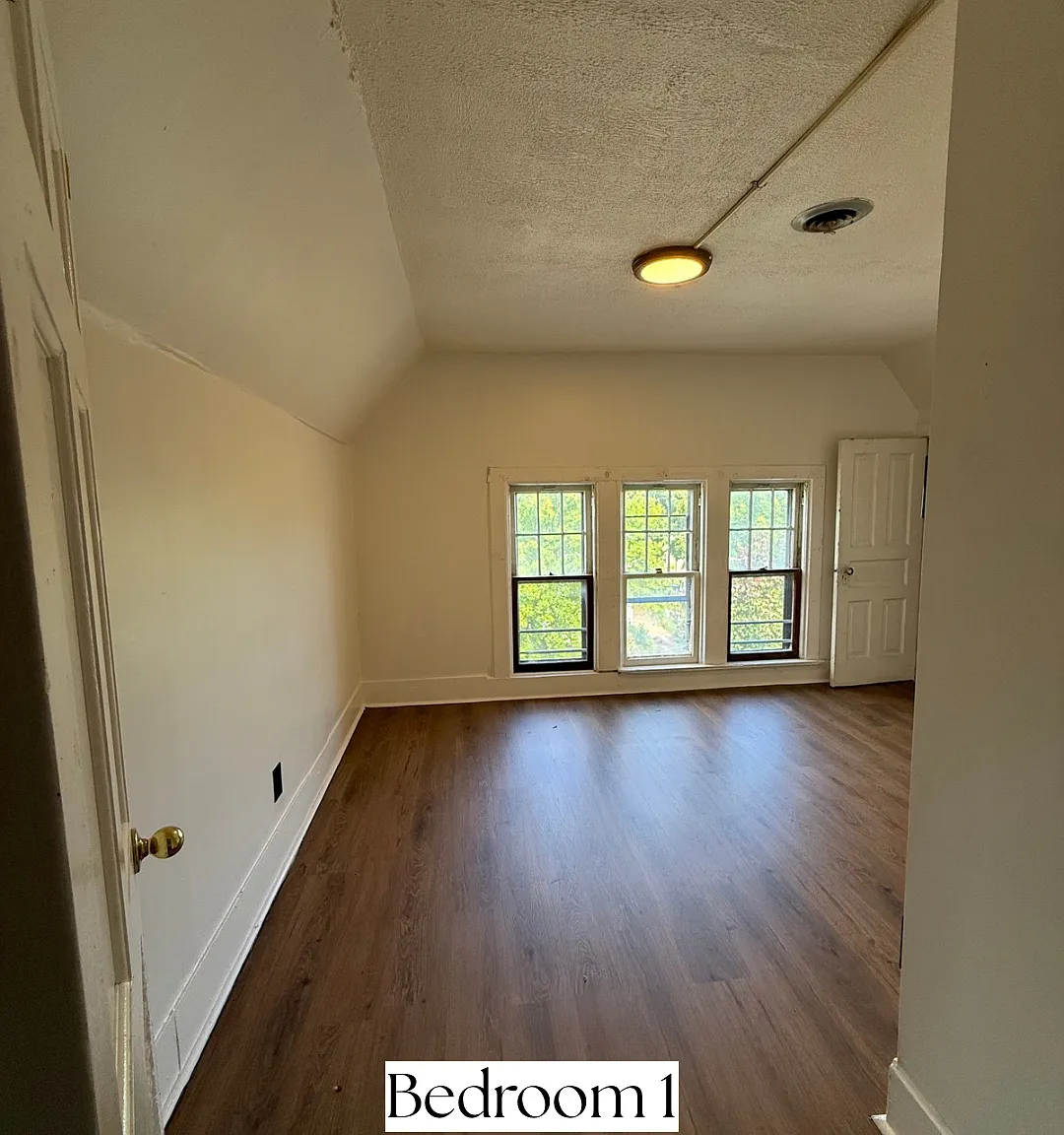 2 bed, $1,300 — Photo 2