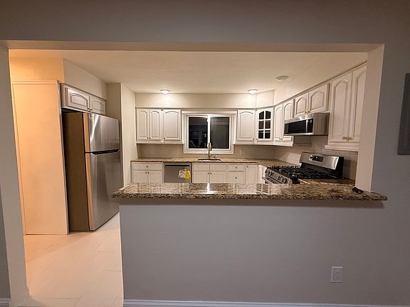 2nd image of 147 W 52nd St Floor 1