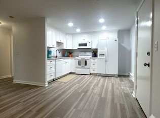 19 Maple St APT 7, Amesbury, MA 01913