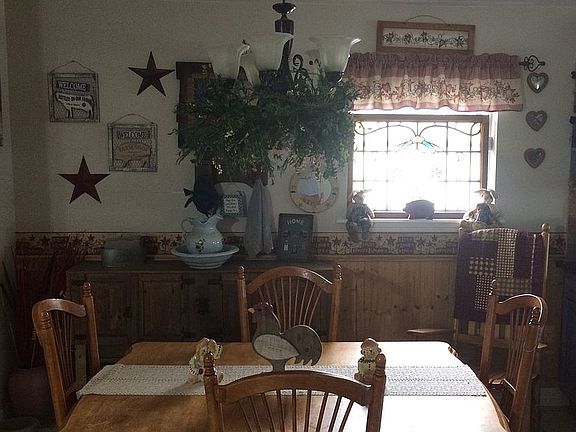 3rd image of 1422 Delabrook Ct