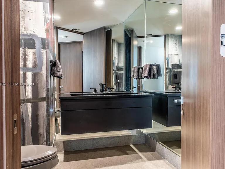 300 S Pointe Dr #1502 — Photo 35
