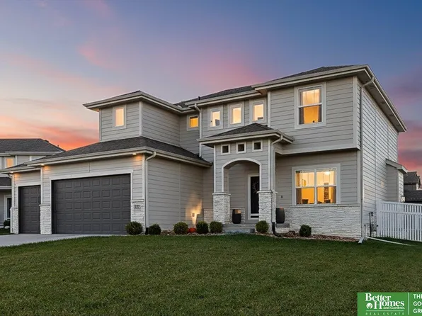 19752 Greenleaf Cir, Gretna, NE 68028