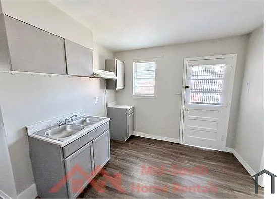 1353 Fairfax St — Photo 6