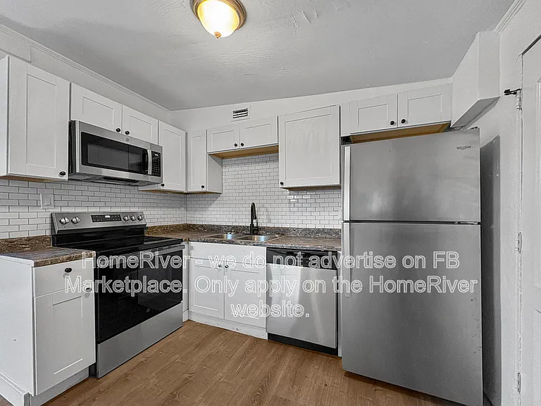 1942 Brookview Dr S — Photo 8
