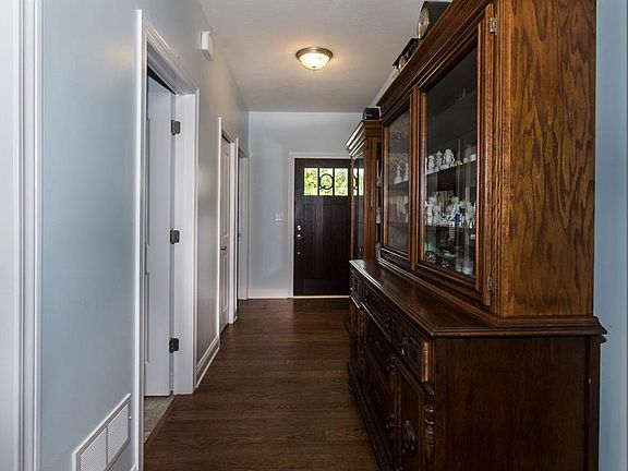 4th image of 8581 Alexis Dr
