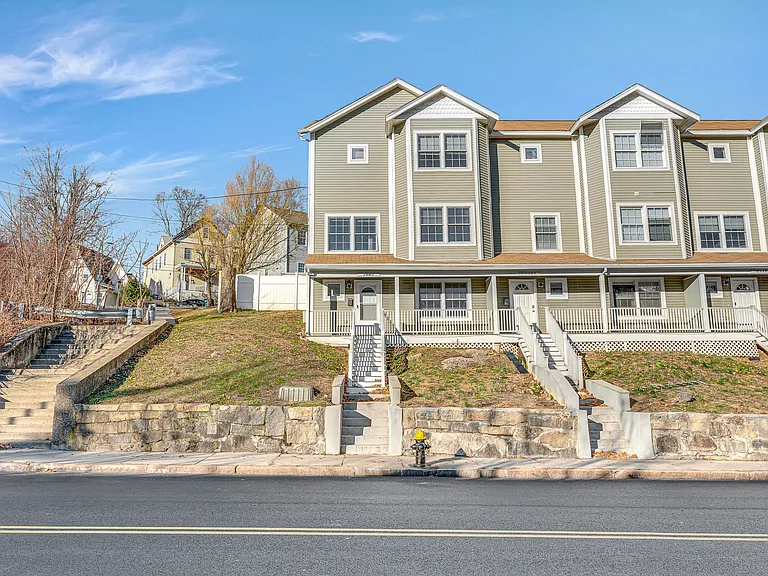 2601 Washington St — Photo 1