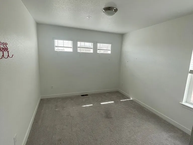 656 Netta Dr — Photo 23