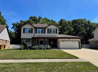 21355 E Chipmunk Trl, Woodhaven, MI 48183