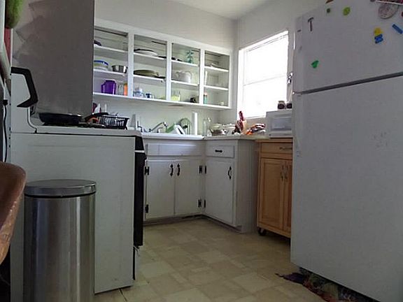 5th image of 1000 N Crosby Ave