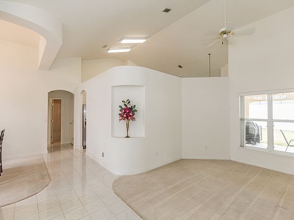 3rd image of 7992 Canyon Lake Cir