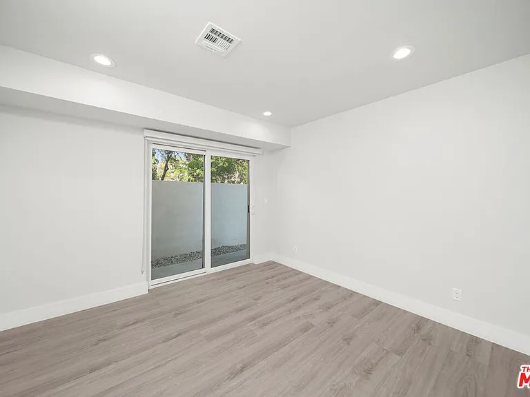5221 1/2 Cleon Ave — Photo 14