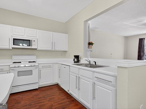 3rd image of 1080 Whitestone Rdg
