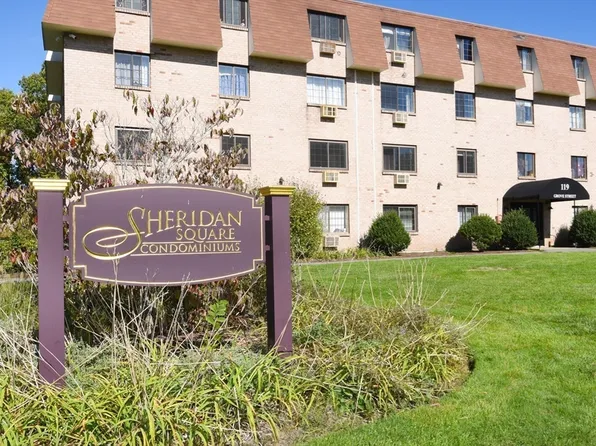 135 Grove St APT 115, Rockland, MA 02370