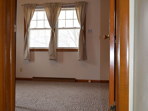 Bed 1 Entry from hall