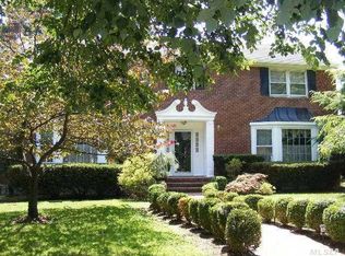 108 3rd St, Garden City, NY 11530