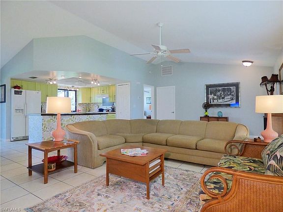 4th image of 413 SW 44th Ter