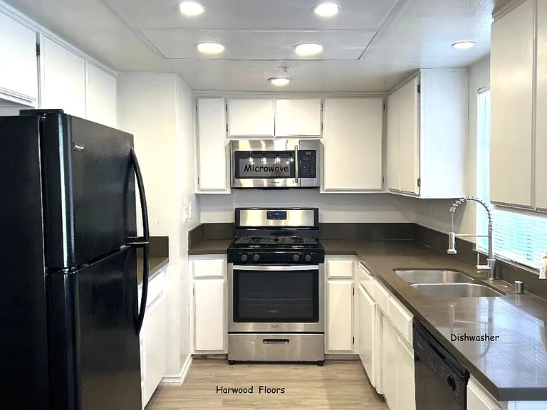 825 N Monterey St — Photo 1