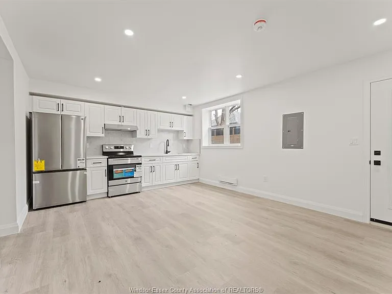 702 Pierre Ave #6 — Photo 5
