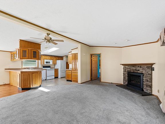 2nd image of 220 N Packer DRIVE