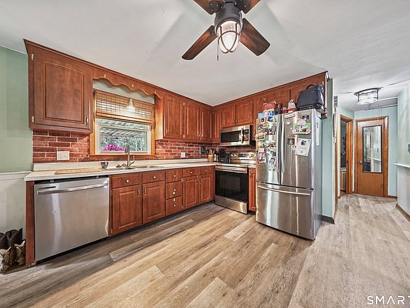 3rd image of 21 Holt Street