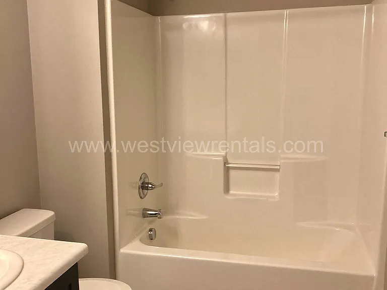 203 E Laurel St — Photo 19
