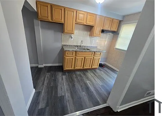 2 bed, 1040 sqft, $1,800 — Photo 3