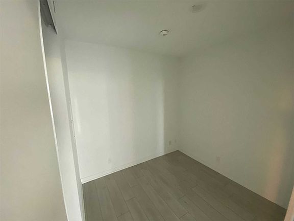 5th image of 950 Portage Pkwy #4305