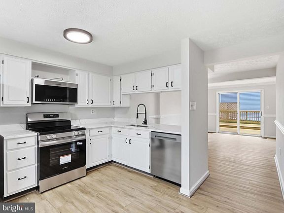 3rd image of 5946 Rowanberry Dr #18A